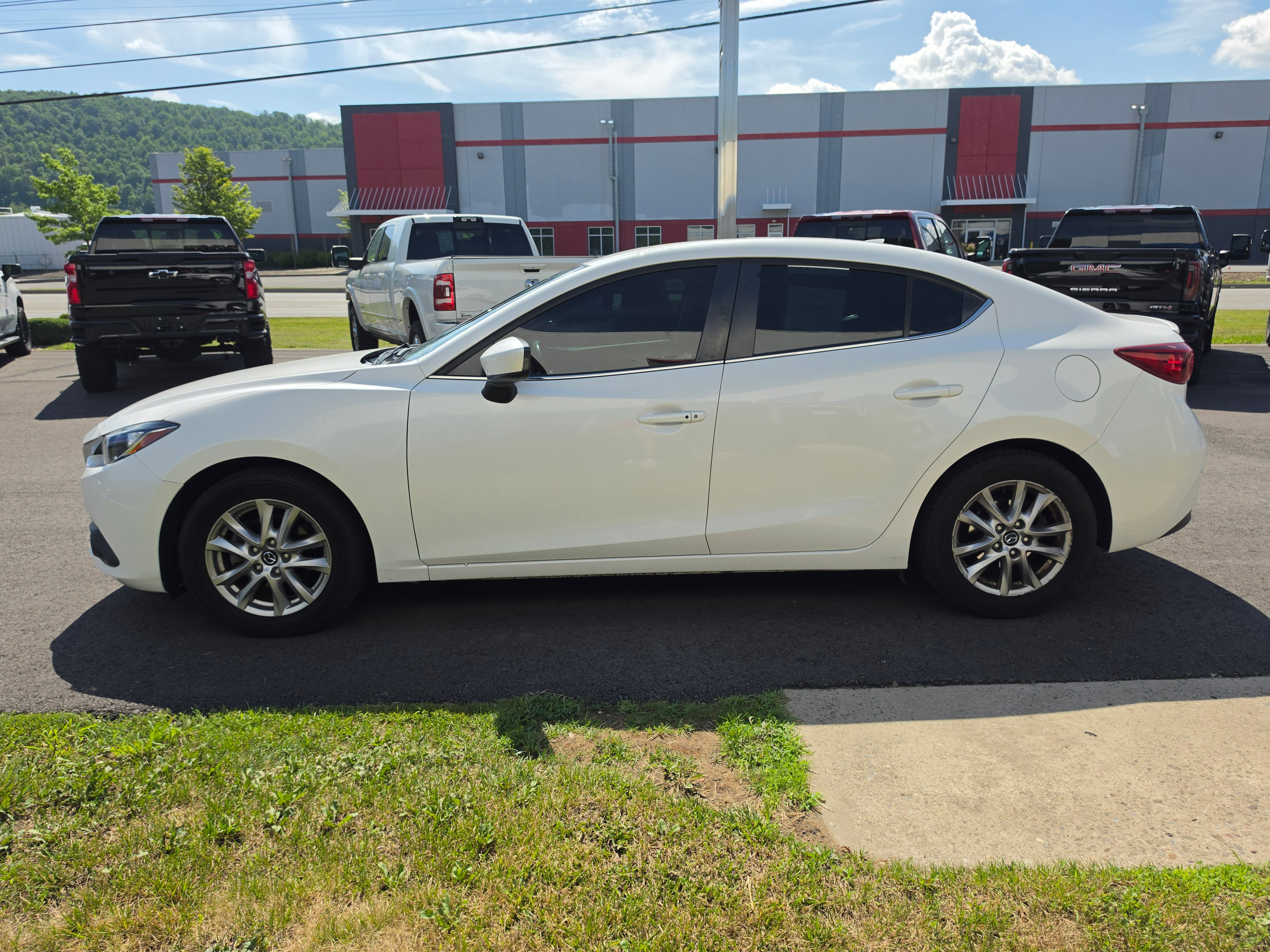 Used 2015 MAZDA MAZDA3 i Touring w/ Technology Package FWD image 7