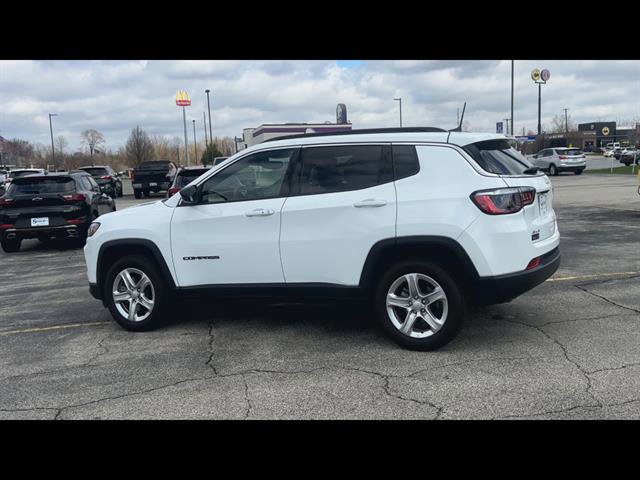 Used 2023 Jeep Compass Latitude w/ Convenience Group AWD/4WD image 29