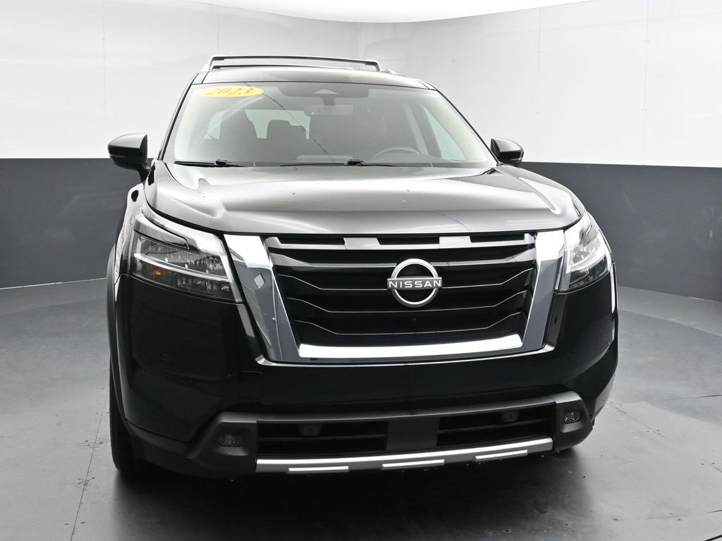 Used 2023 Nissan Pathfinder SL image 3