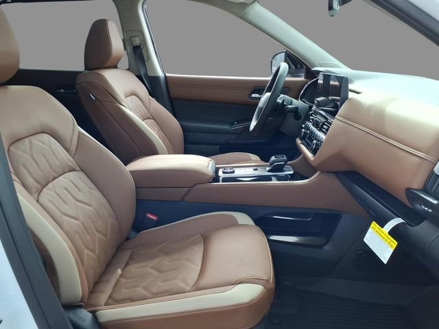 New 2026 Nissan Pathfinder Platinum image 13