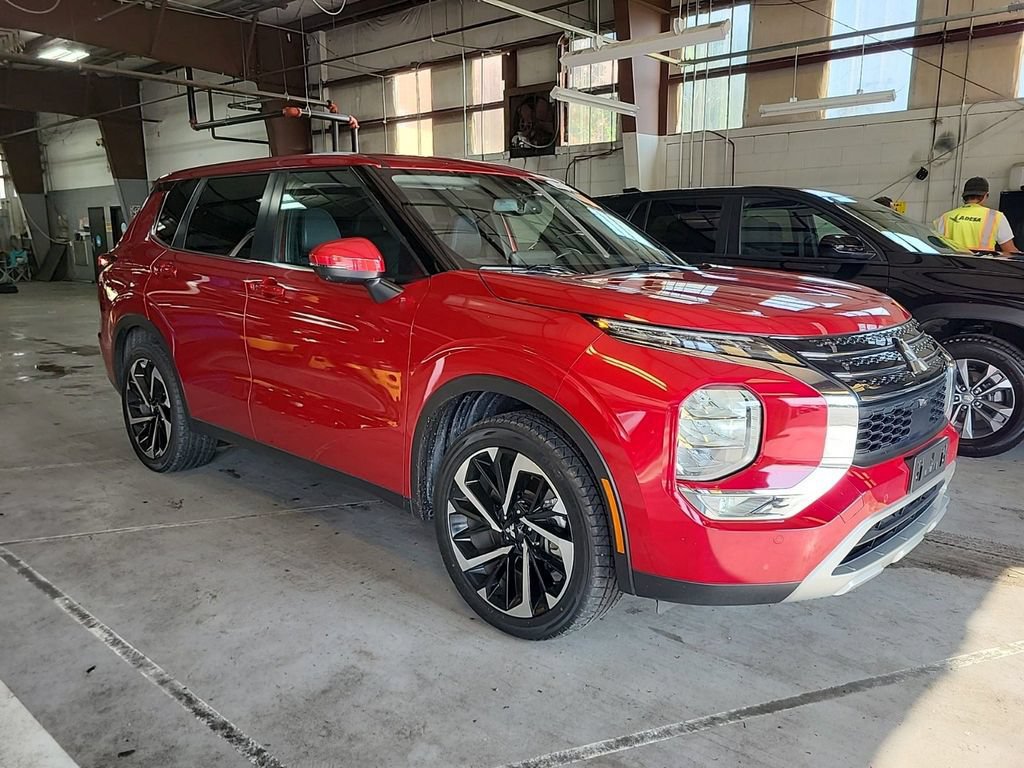 Used 2024 Mitsubishi Outlander SE FWD image 3