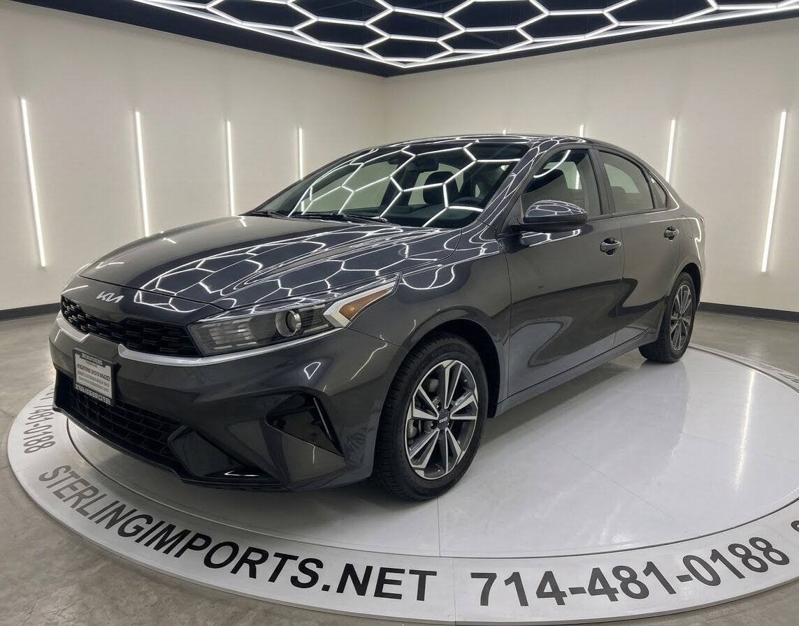 Used 2022 Kia Forte LXS w/ LXS Technology Package FWD image 1
