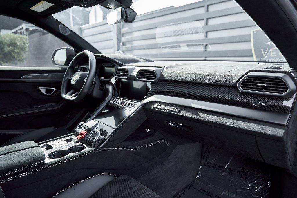 Used 2024 Lamborghini Urus Performante AWD/4WD image 46