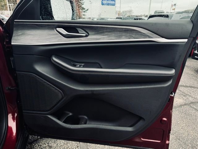 Certified 2024 Jeep Grand Cherokee Limited w/ Black Appearance Package AWD/4WD image 14