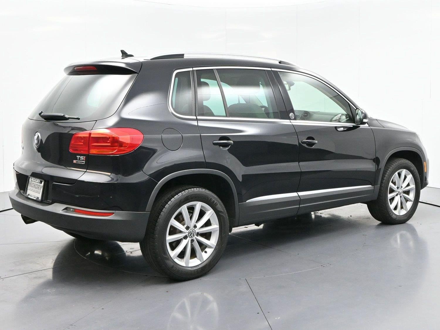 Used 2017 Volkswagen Tiguan Wolfsburg Edition AWD/4WD image 7