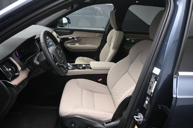 Used 2026 Volvo XC90 B6 Plus w/ Protection Package Premier AWD/4WD image 18