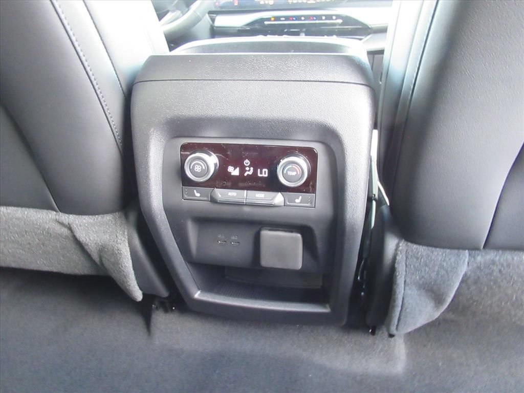 New 2026 Buick Enclave Avenir w/ Super Cruise Package FWD image 32
