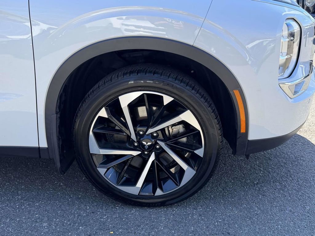 Used 2024 Mitsubishi Outlander SE image 12