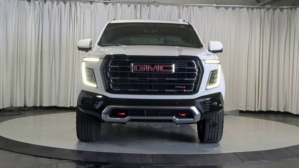 Used 2025 GMC Yukon AT4 w/ AT4 Premium Package AWD/4WD image 3