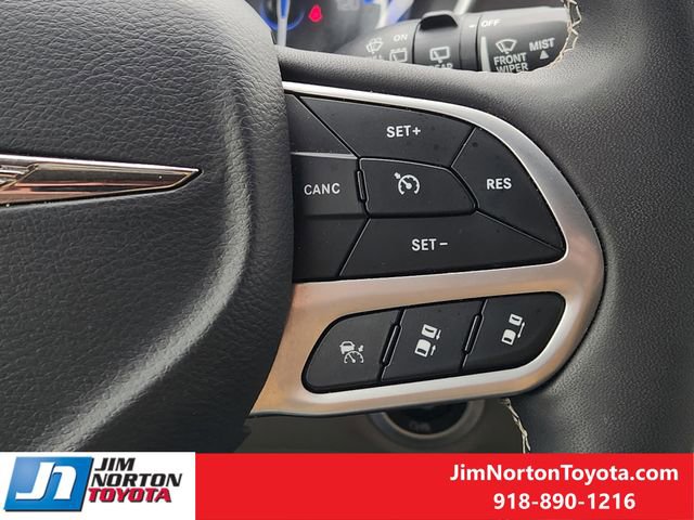 Used 2024 Chrysler Pacifica Touring-L image 30