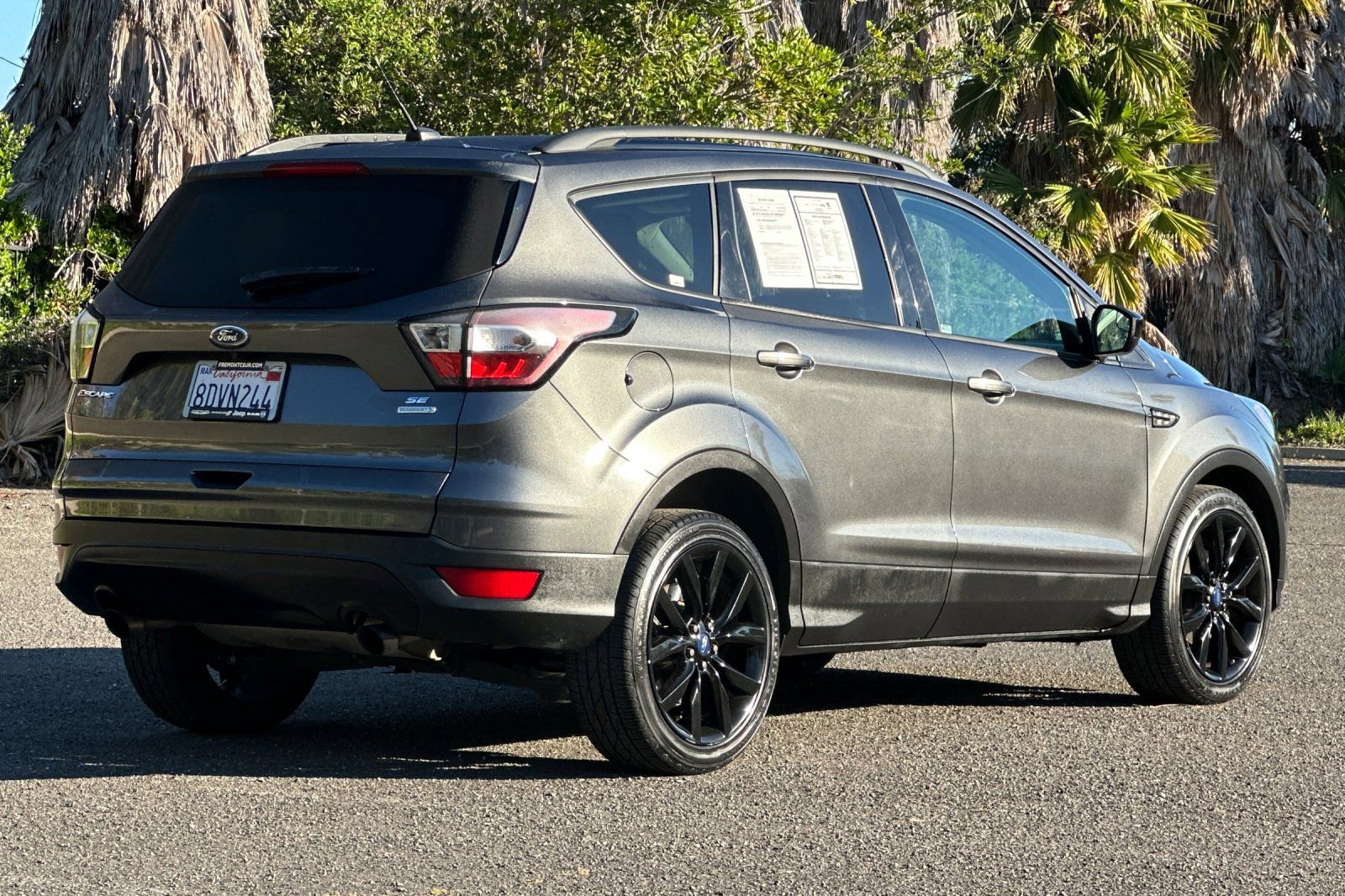 Used 2018 Ford Escape SE w/ SE Sport Appearance Package image 3