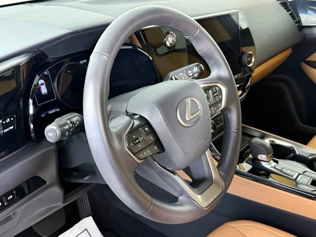 Used 2025 Lexus NX 250 FWD w/ Towing Package (2000 Lbs) image 19
