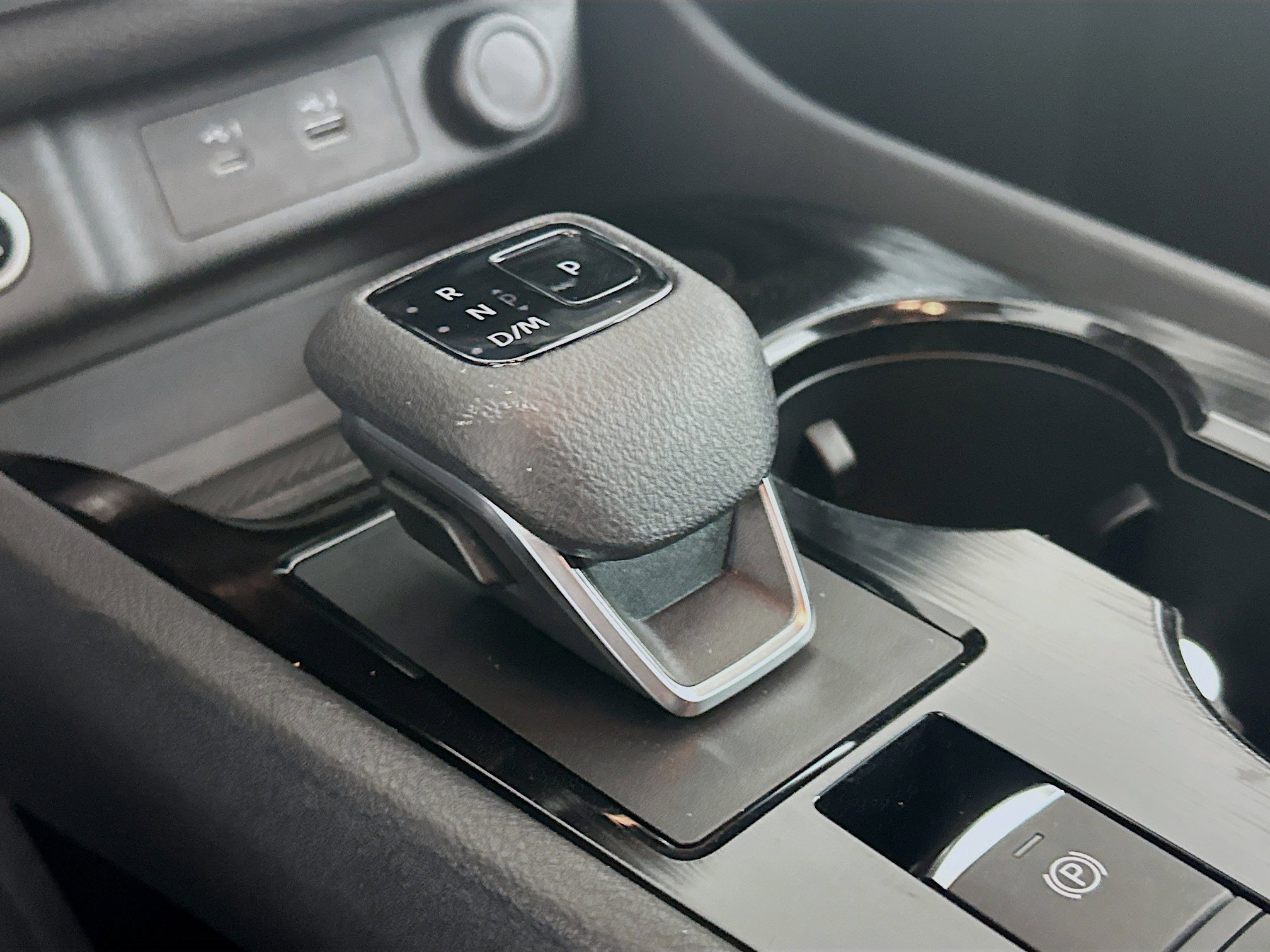 Used 2023 Nissan Rogue SV image 24