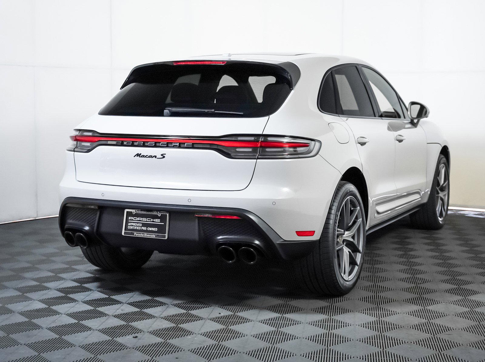 Certified 2022 Porsche Macan S w/ Premium Package Plus image 10