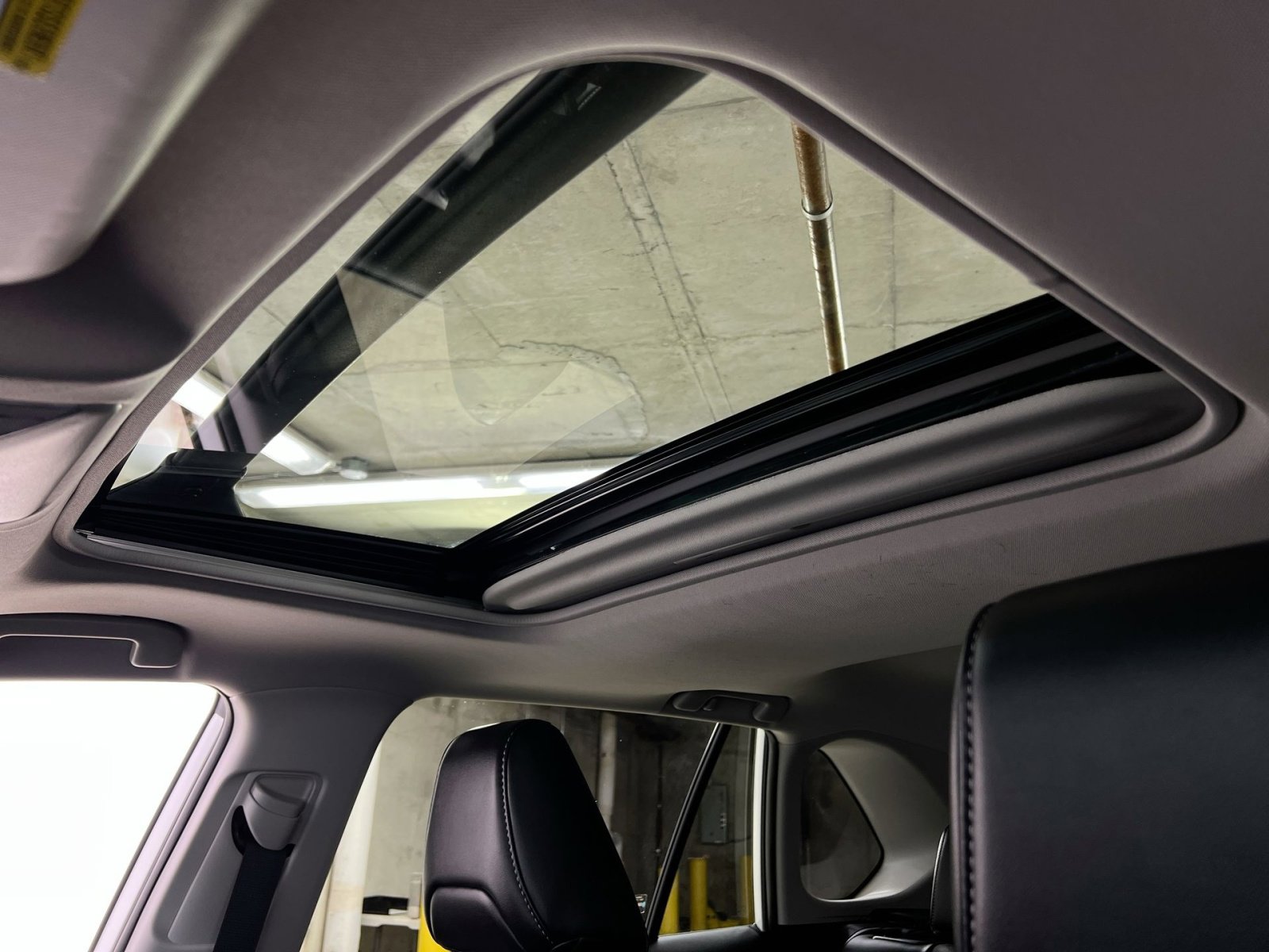 Used 2022 Toyota RAV4 XLE Premium image 28