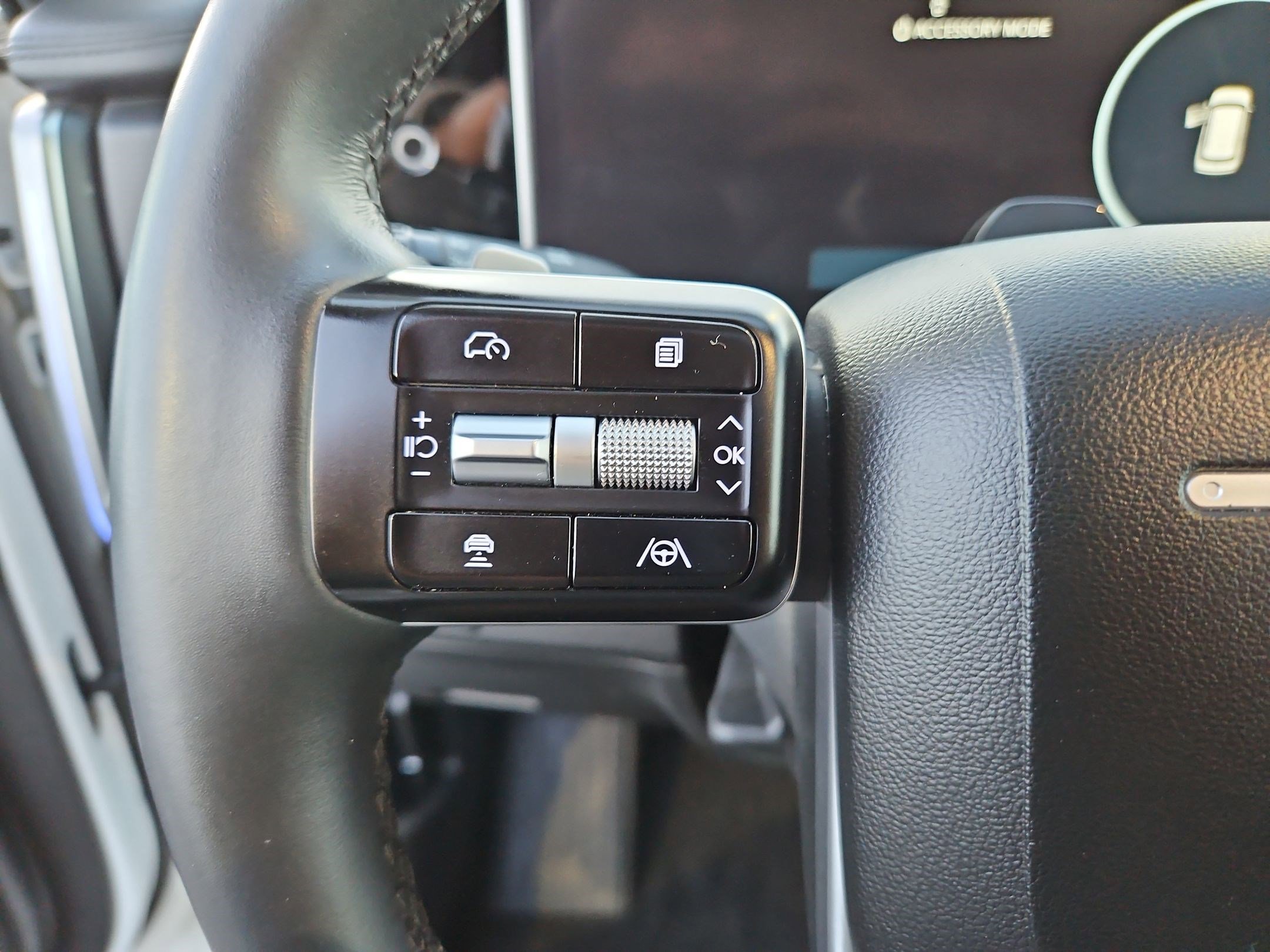 Used 2025 Hyundai Santa Fe Limited image 21