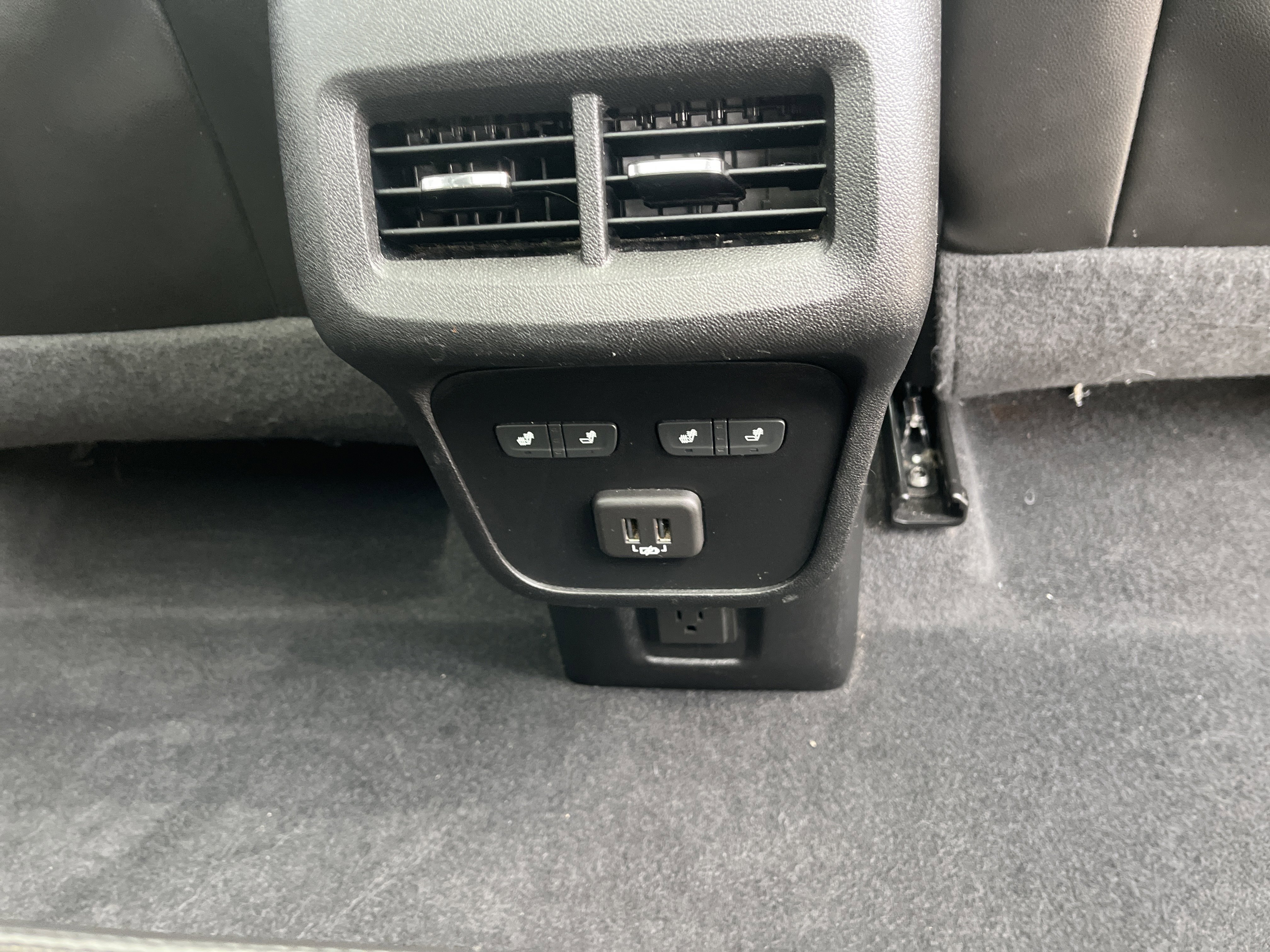 Used 2020 Chevrolet Equinox Premier AWD/4WD image 16