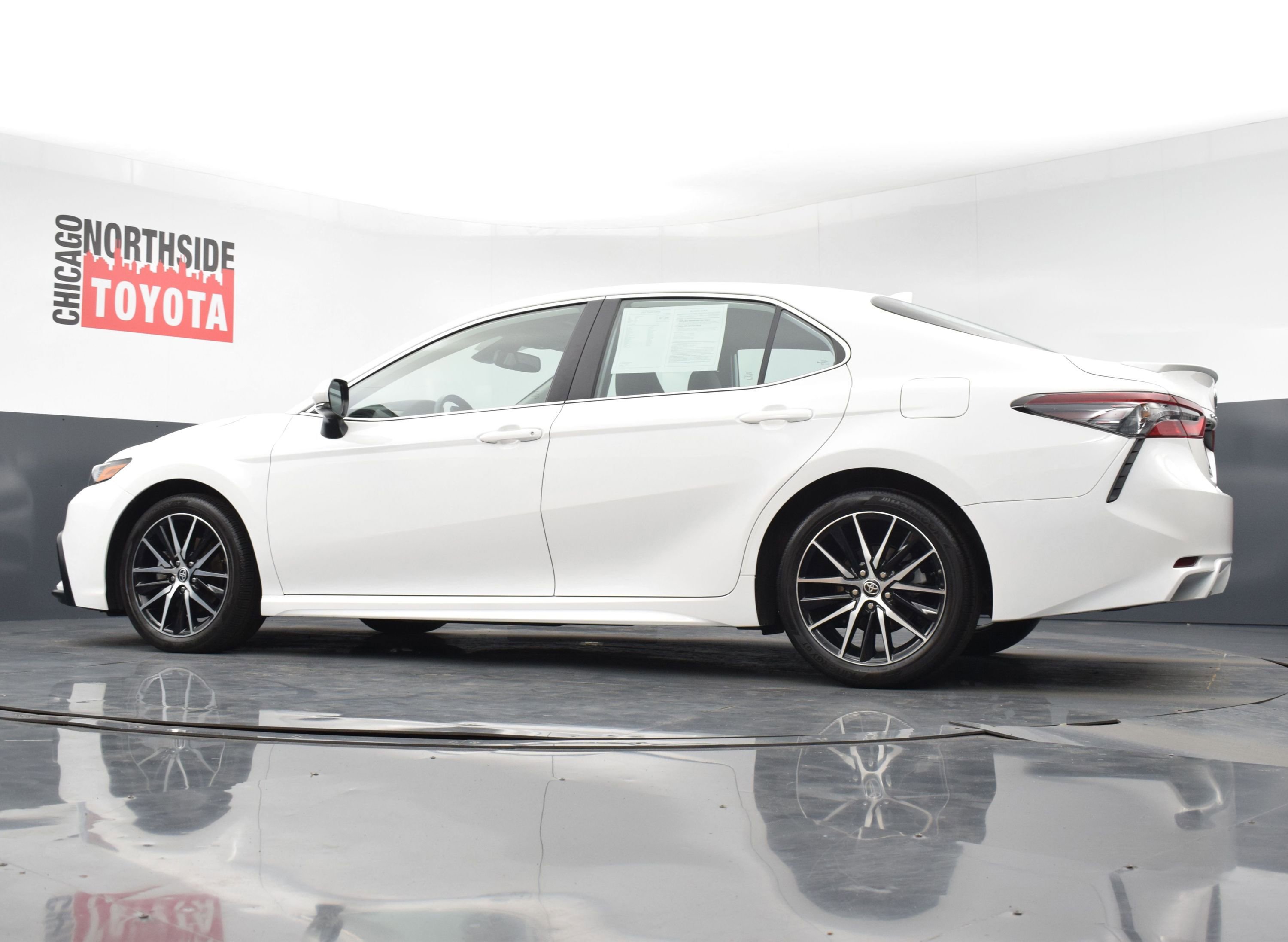 Used 2023 Toyota Camry SE w/ Audio Upgrade Package image 28