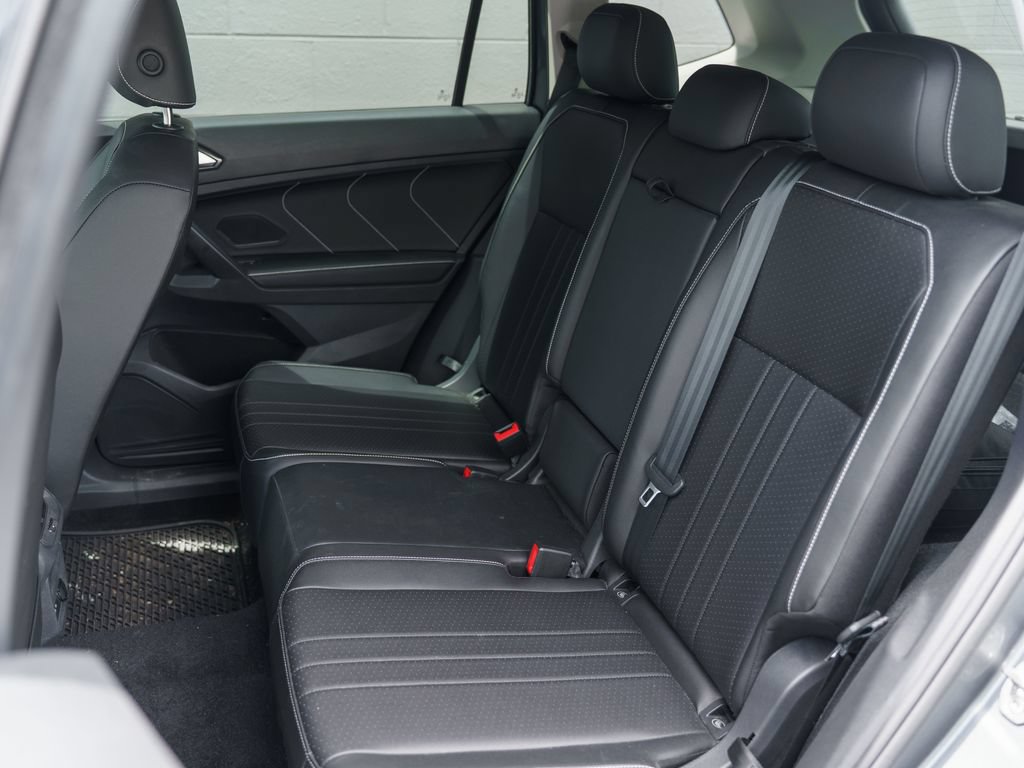 Used 2023 Volkswagen Tiguan SE AWD/4WD image 18