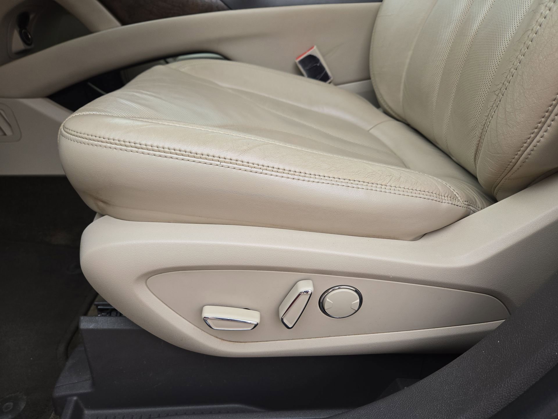 Used 2016 Lincoln MKX Reserve w/ Technology Package FWD image 17