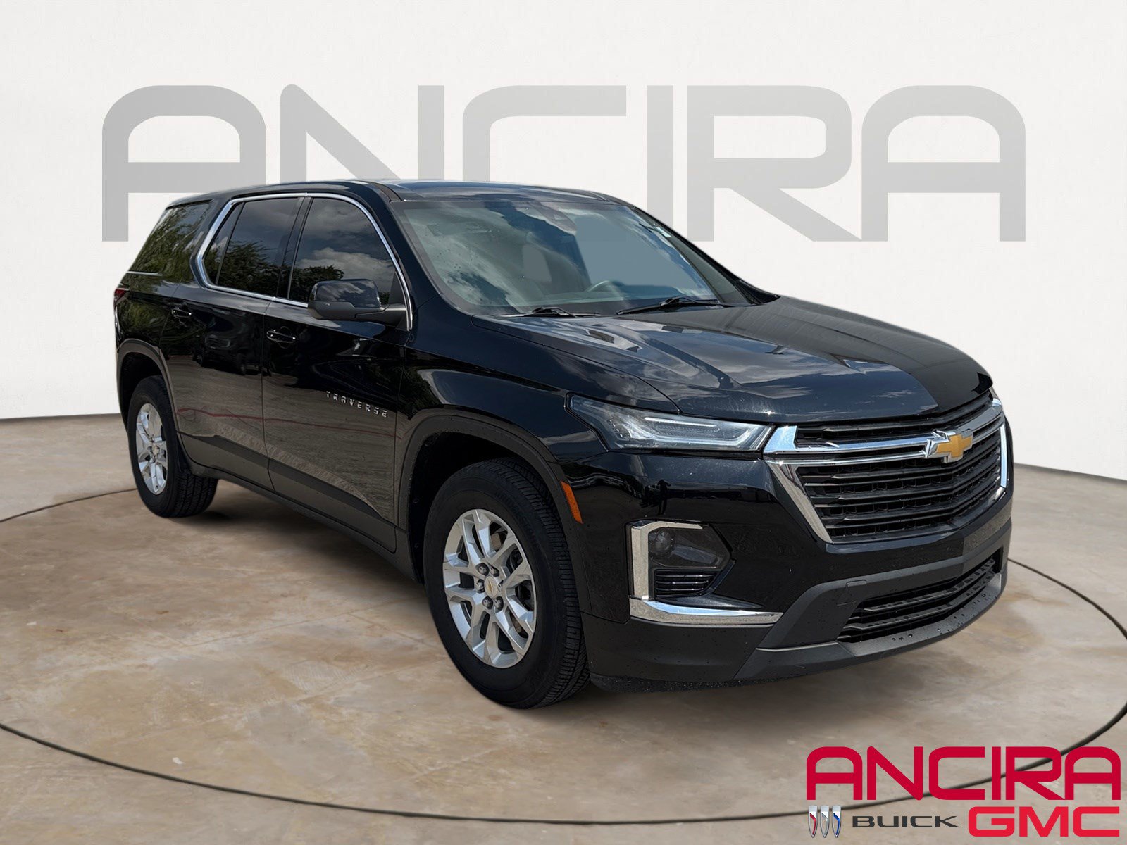 Used 2023 Chevrolet Traverse LS FWD image 1