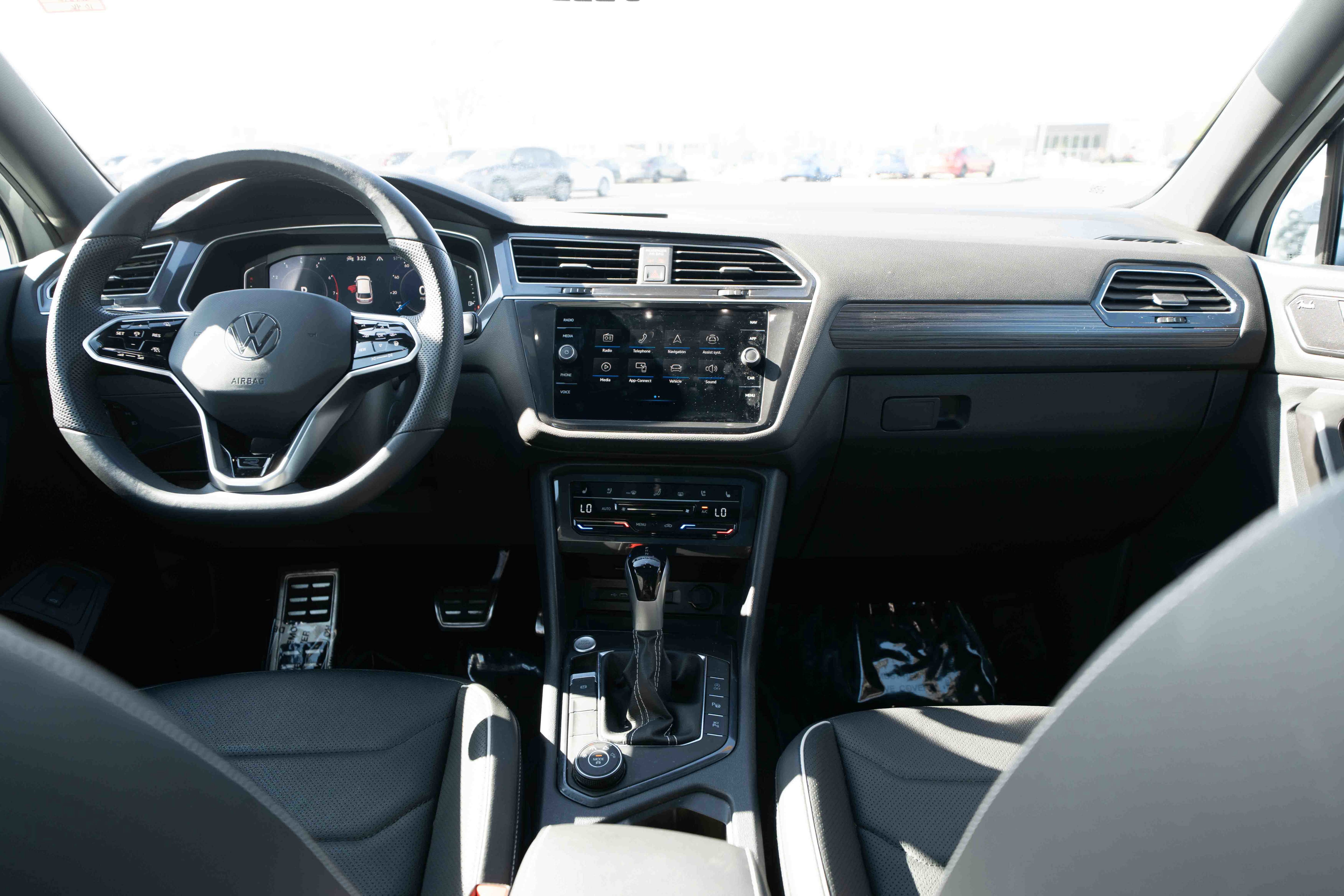 Used 2024 Volkswagen Tiguan SEL R-Line image 20