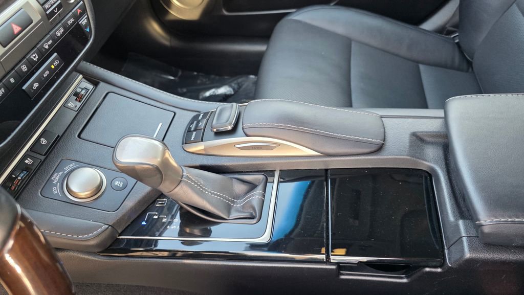 Used 2016 Lexus ES 350 w/ Navigation System Package FWD image 17