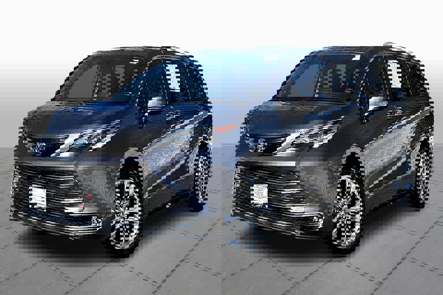 Certified 2021 Toyota Sienna Platinum image 2