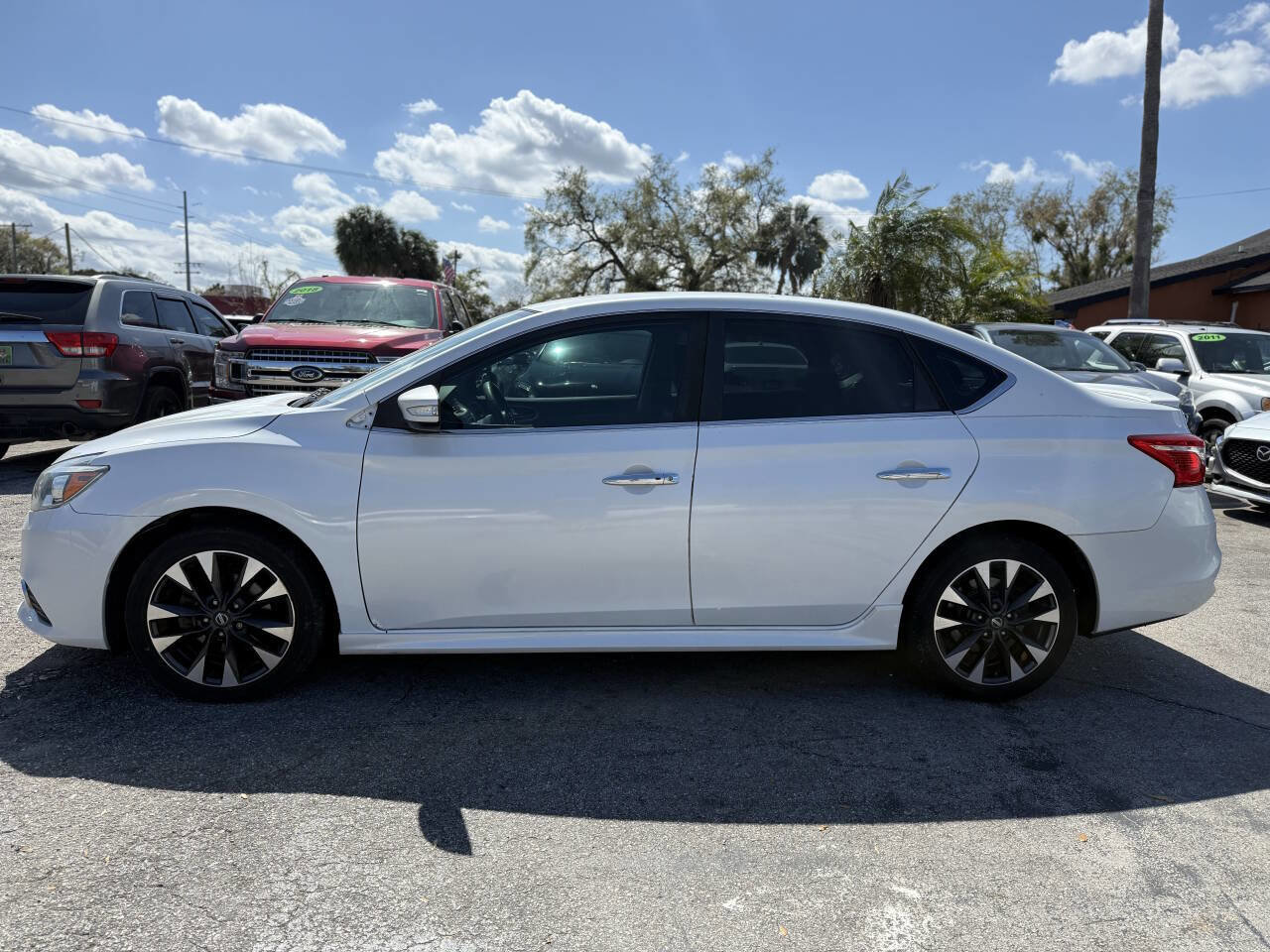 Used 2017 Nissan Sentra SR w/ Driver's Assist Package FWD image 4