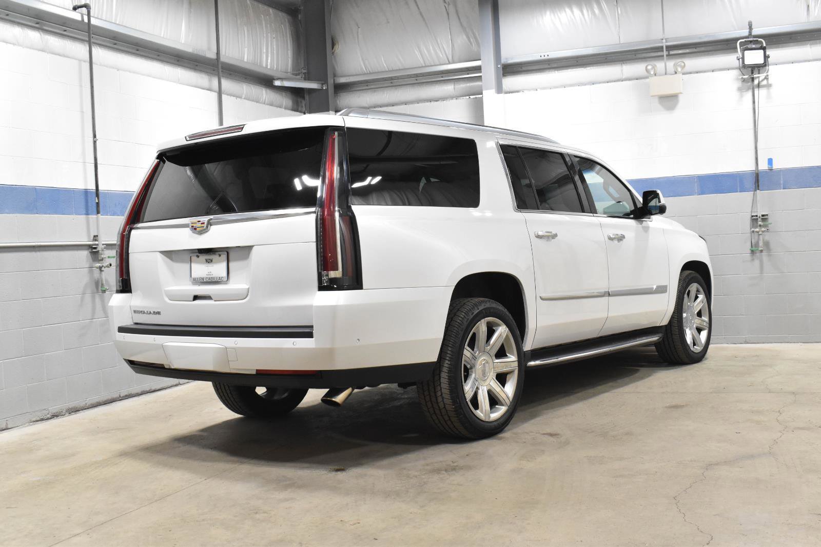 Used 2020 Cadillac Escalade ESV Luxury AWD/4WD image 30