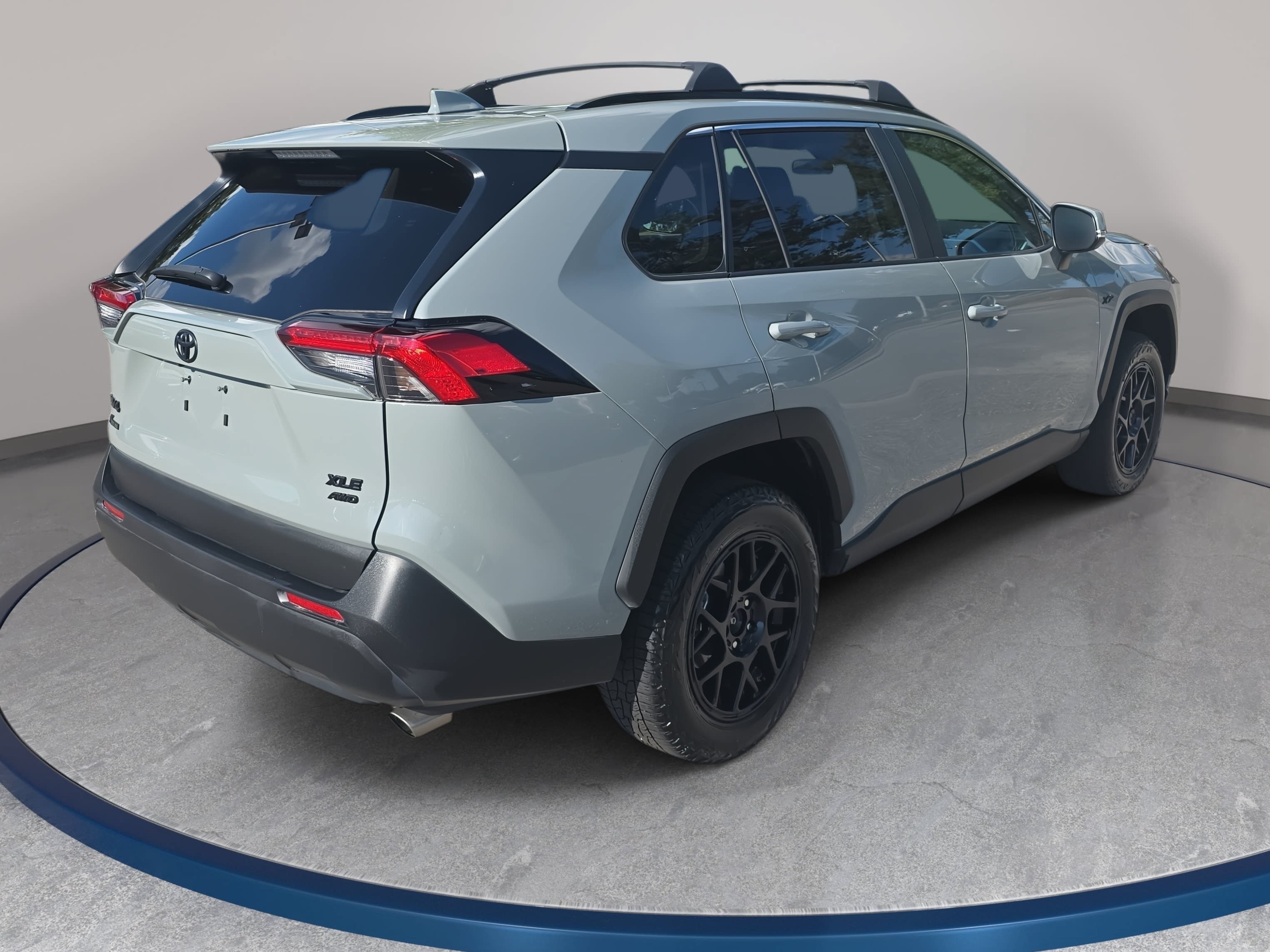 Used 2023 Toyota RAV4 XLE w/ Convenience Package AWD/4WD image 5