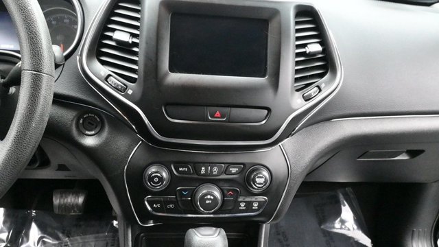 Used 2020 Jeep Cherokee Latitude FWD image 21