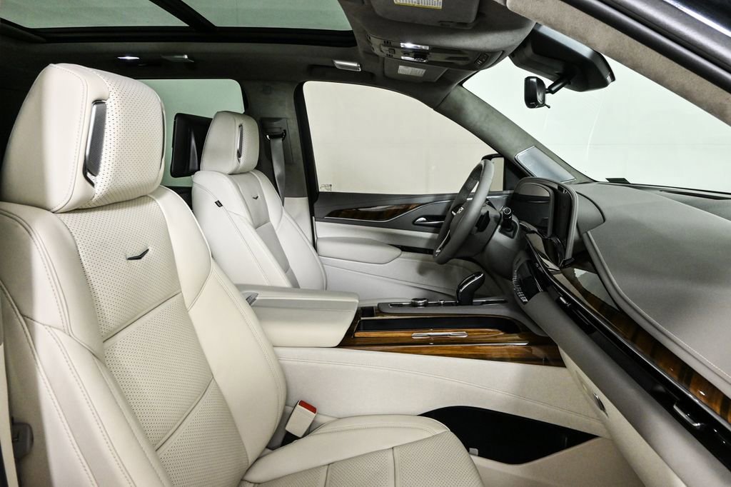 New 2024 Cadillac Escalade Sport Platinum w/ LPO, ONYX Package image 21