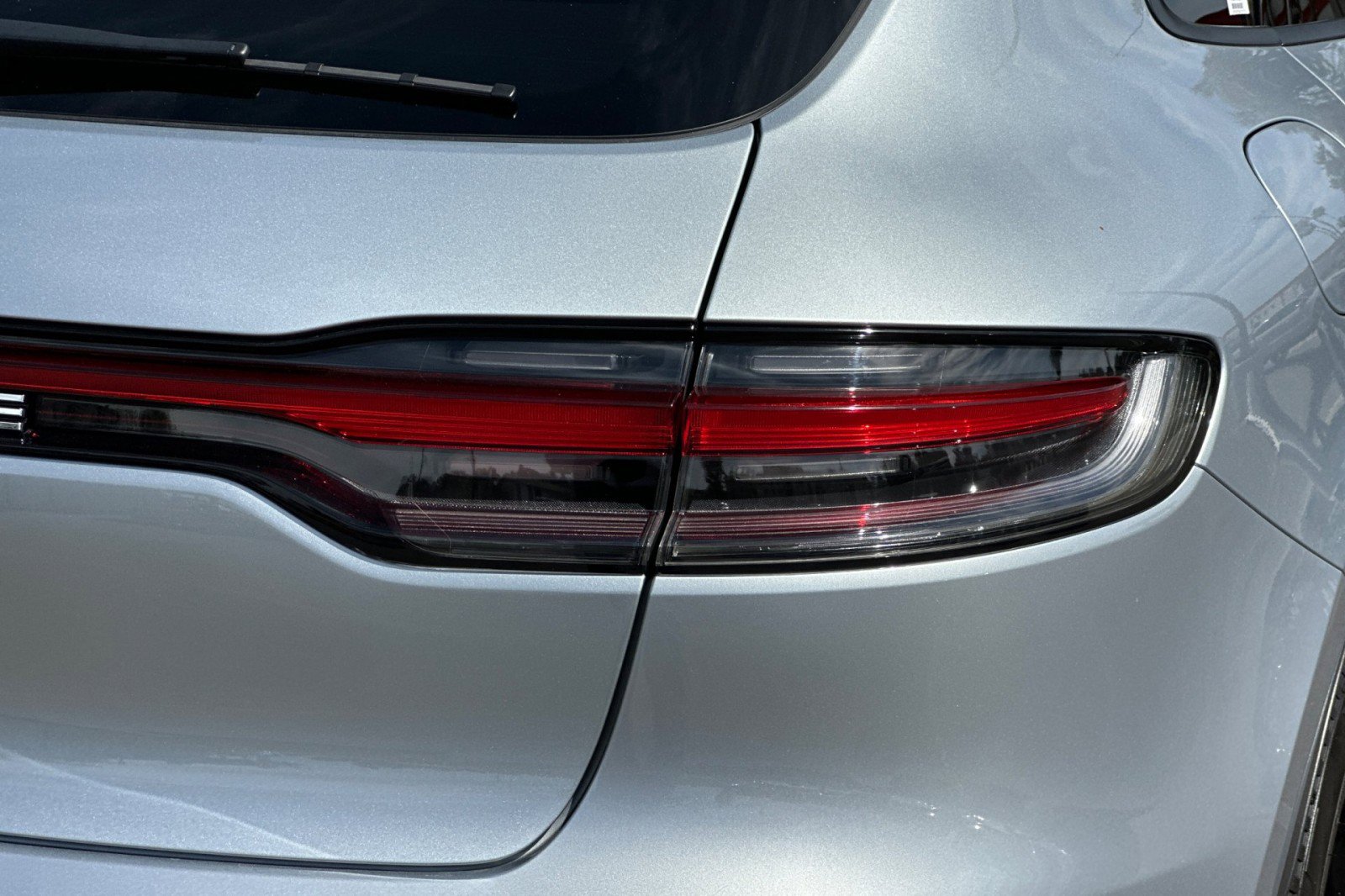 Certified 2023 Porsche Macan AWD/4WD image 28