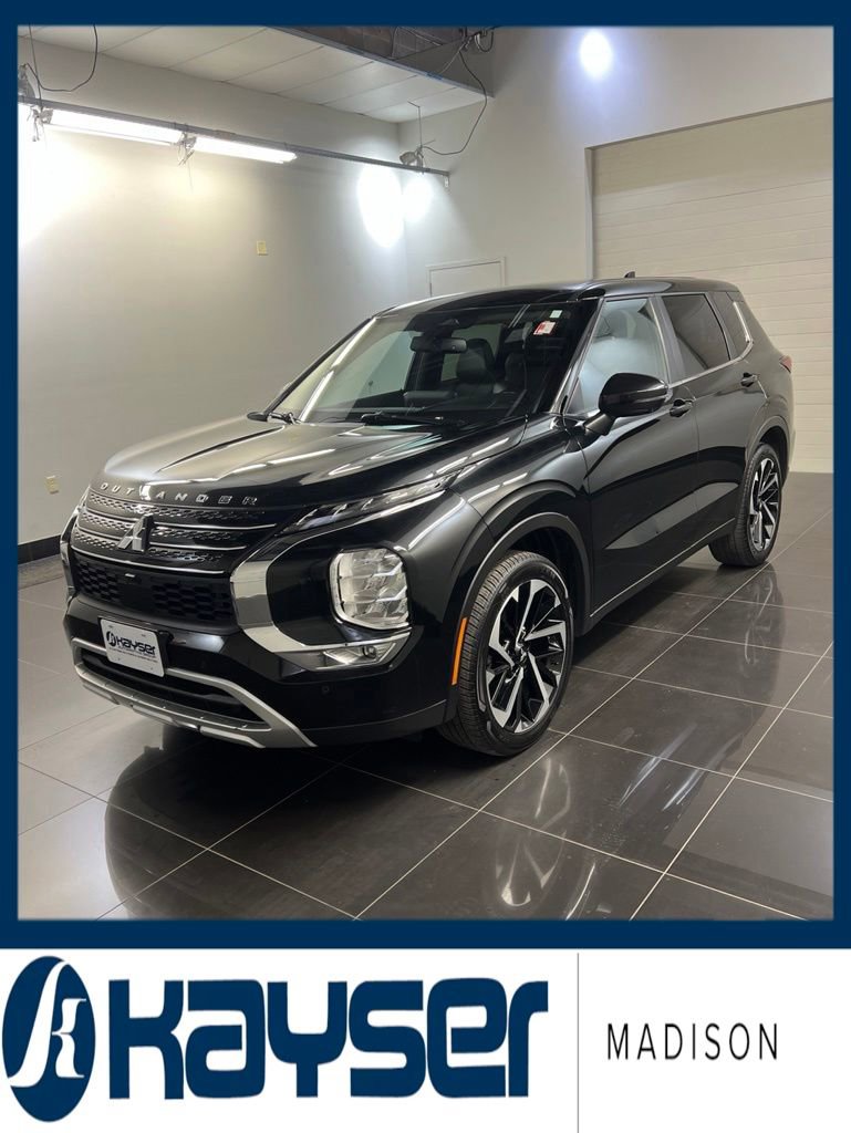Used 2024 Mitsubishi Outlander SE AWD/4WD image 3