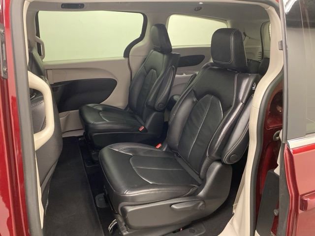 Used 2022 Chrysler Pacifica Touring-L image 21