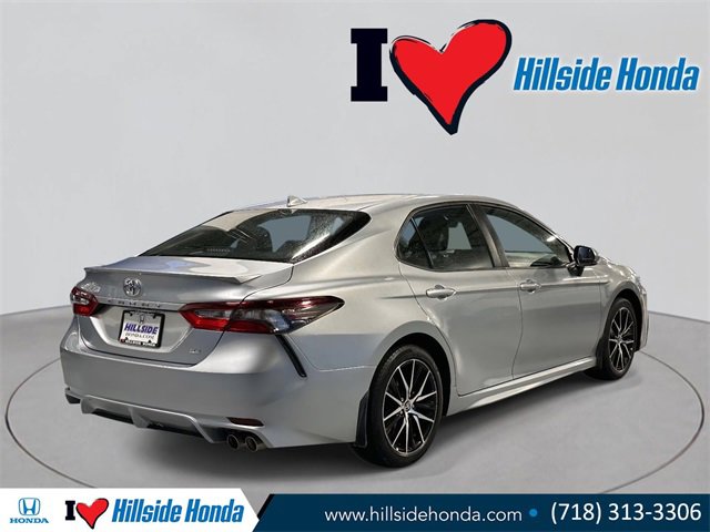 Used 2022 Toyota Camry SE image 6