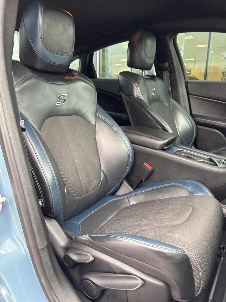 Used 2015 Chrysler 200 S w/ Comfort Group image 25