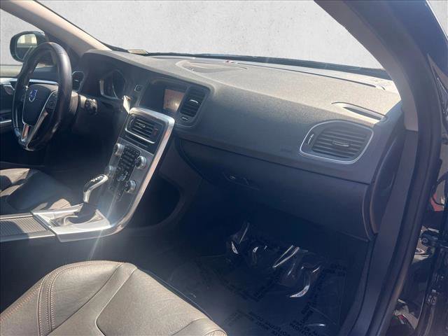 Used 2018 Volvo V60 T5 Cross Country Platinum image 25