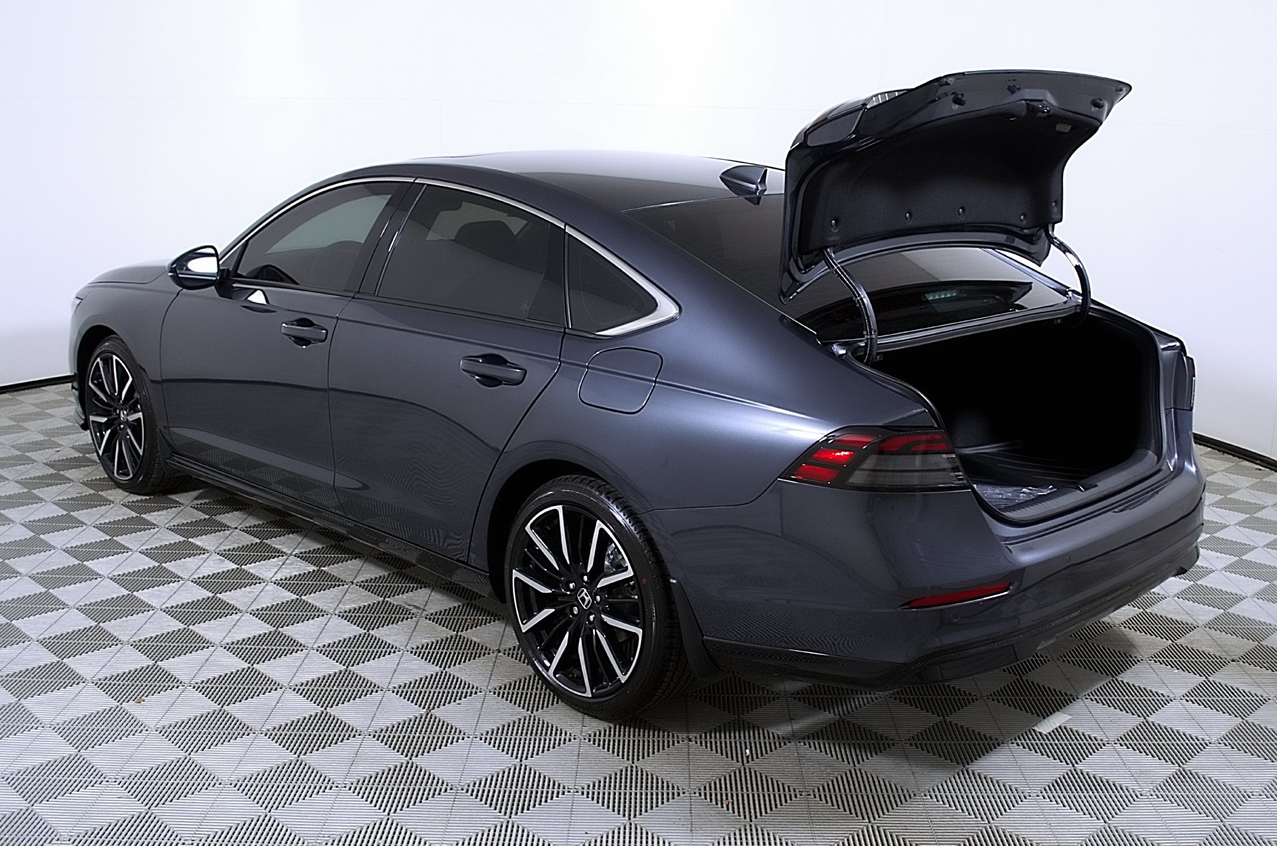 Used 2023 Honda Accord Touring image 9