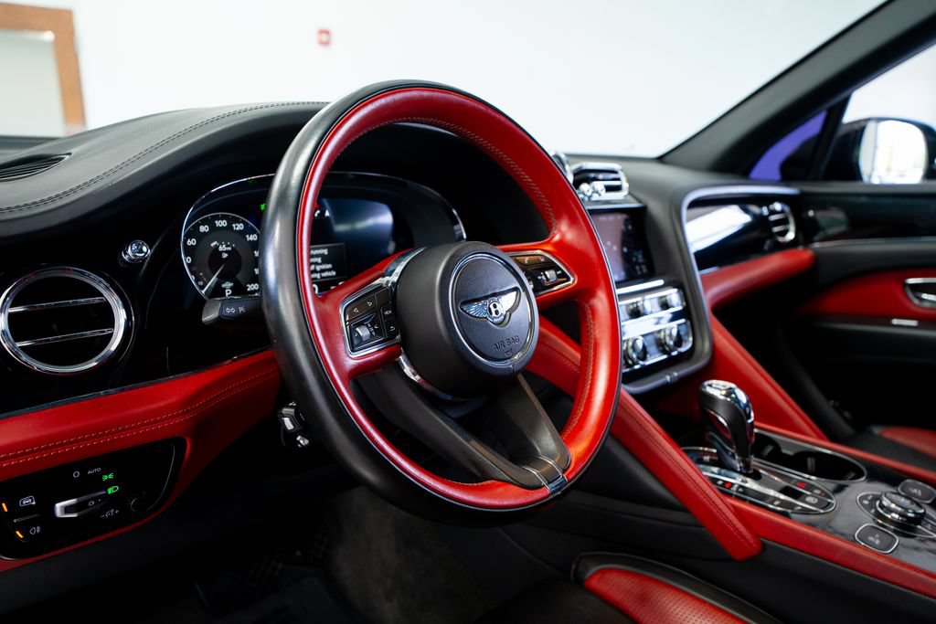 Used 2022 Bentley Bentayga AWD/4WD image 30