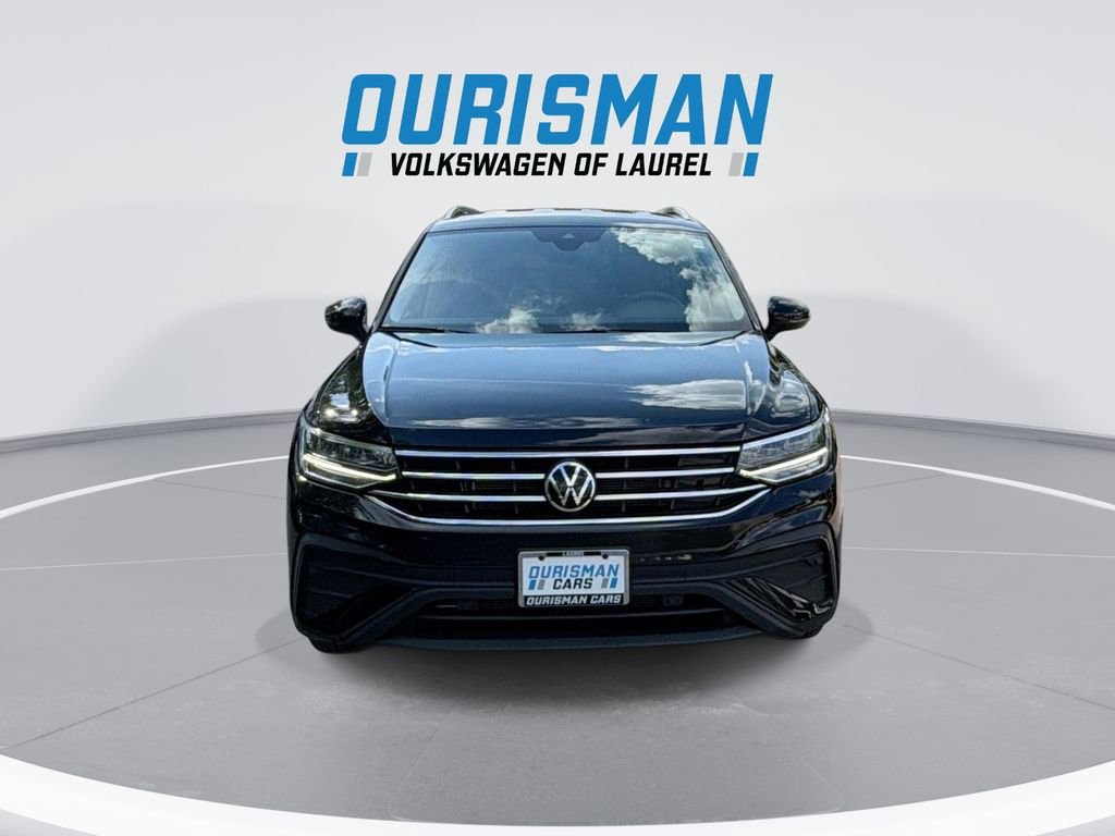 Used 2024 Volkswagen Tiguan SE AWD/4WD image 3