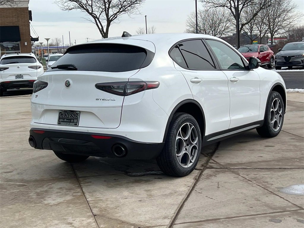 New 2025 Alfa Romeo Stelvio Sprint image 5