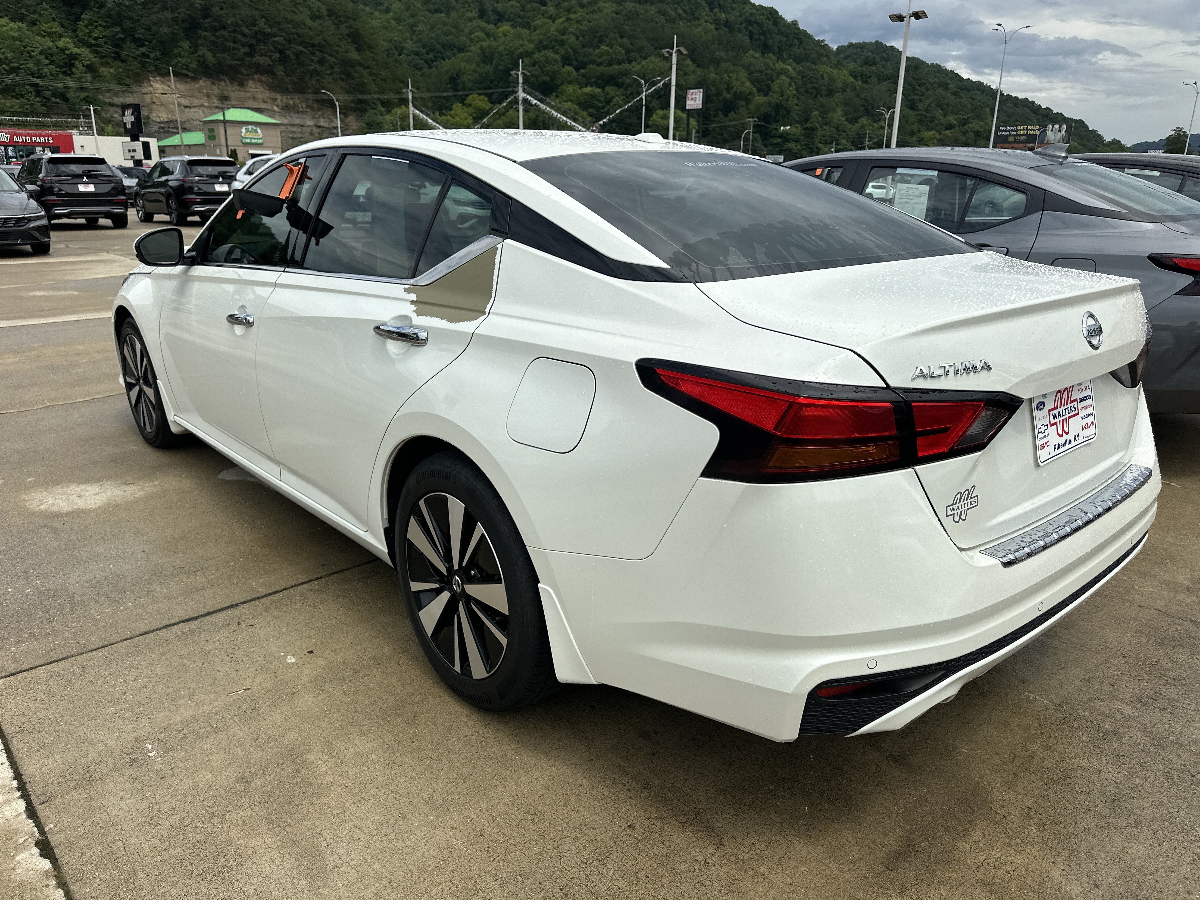 Used 2021 Nissan Altima 2.5 SL FWD image 9