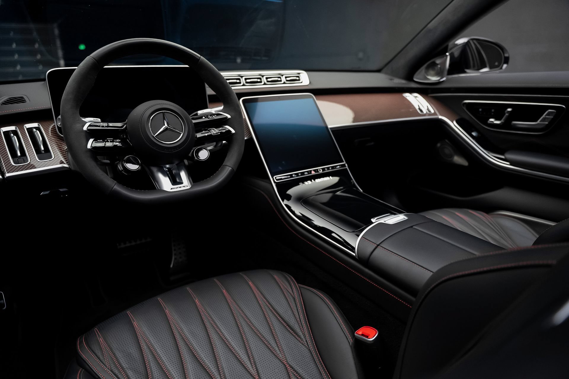 Used 2024 Mercedes-Benz S 63 AMG S w/ Carbon Fiber Exterior Package image 2