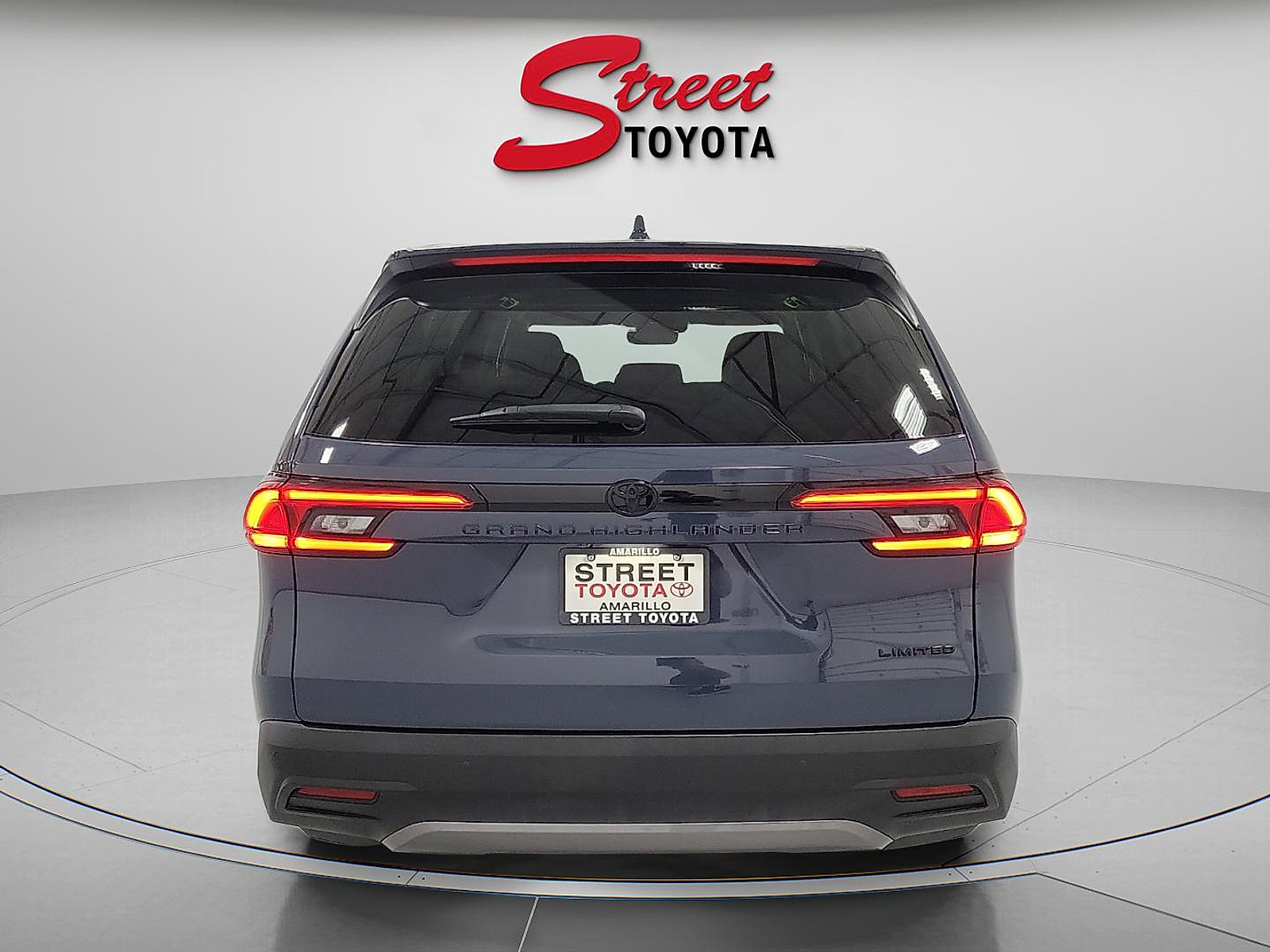 Certified 2024 Toyota Grand Highlander FWD image 3