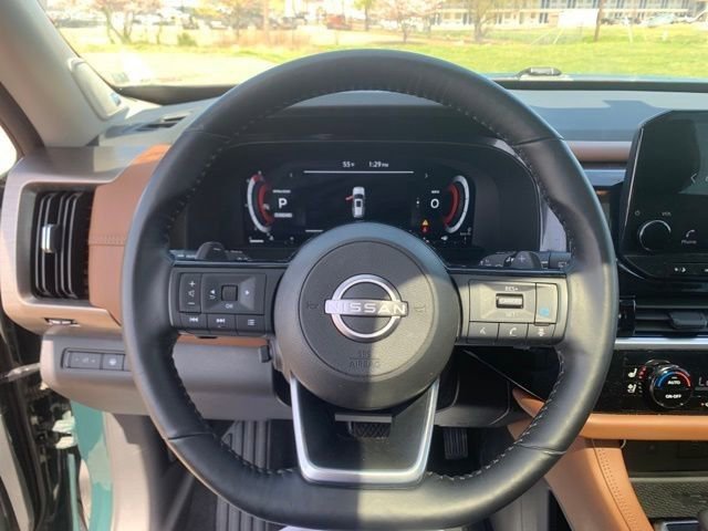 Used 2025 Nissan Pathfinder Platinum w/ Black Appearance Package image 17