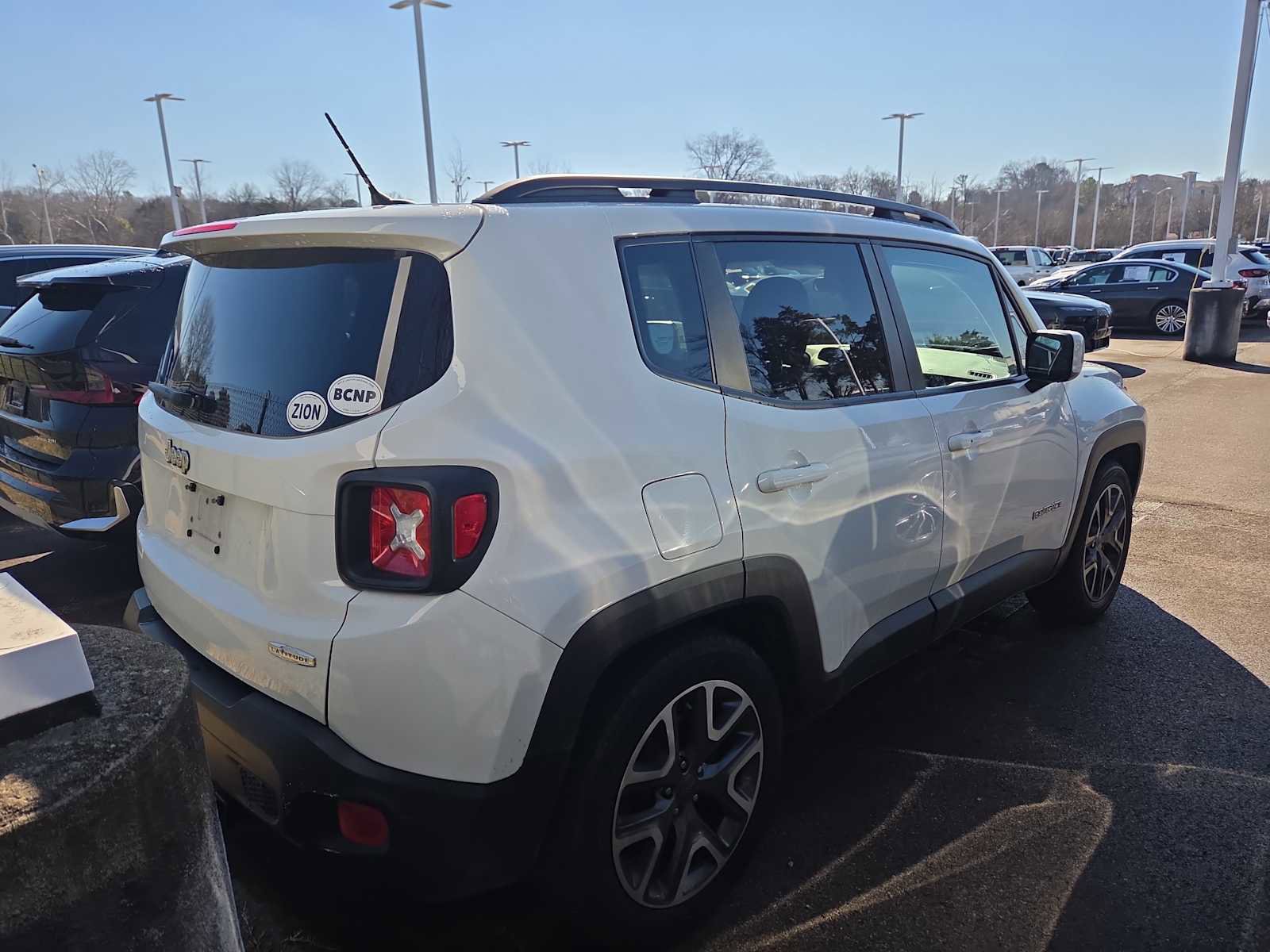 Used 2017 Jeep Renegade Latitude image 4