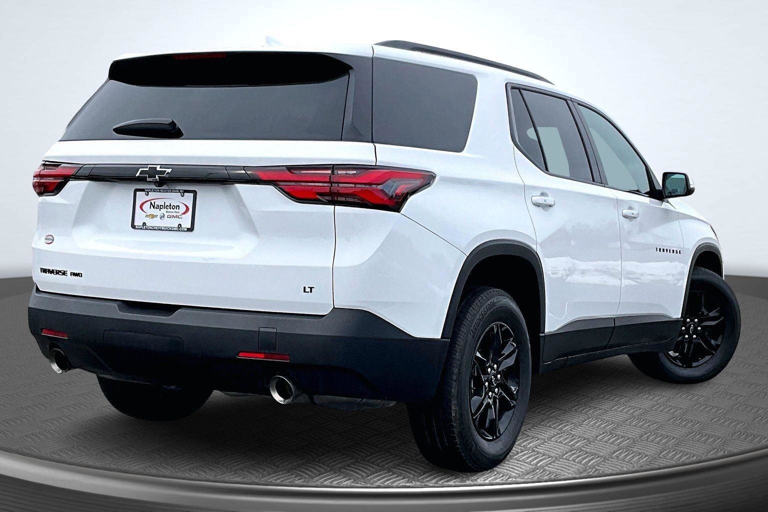 Used 2023 Chevrolet Traverse LT w/ Midnight/Sport Edition image 2
