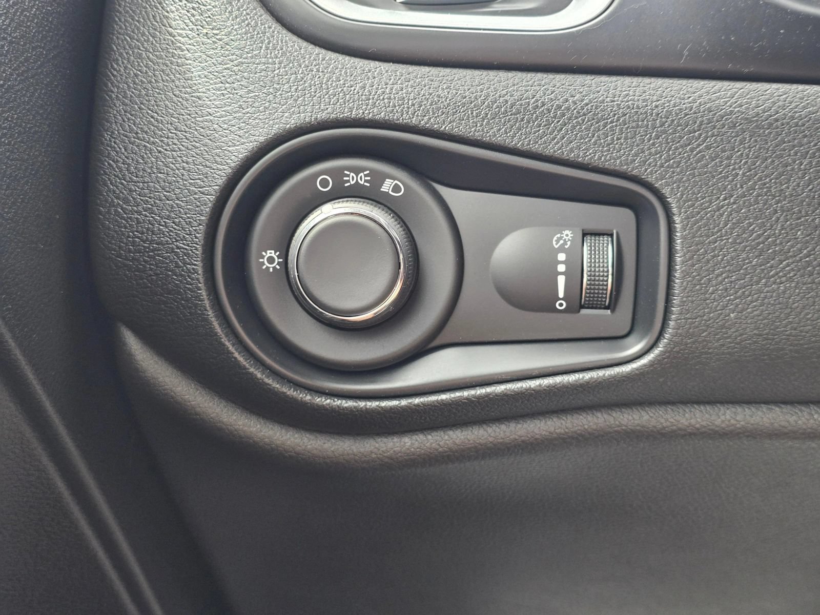Used 2018 Jeep Renegade Sport w/ Power & Air Group AWD/4WD image 26